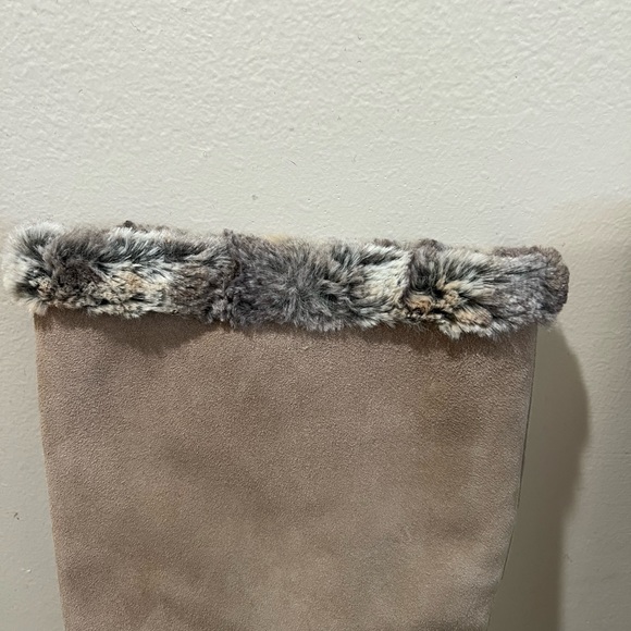 Johnston & Murphy Tan Suede platform Boots.  Fur lined; never worn. - Picture 3 of 8